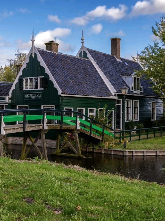 🌾 Zaanse Schans: A Living Museum of Dutch Windmills and Craftsmanship 🌬🇳🇱