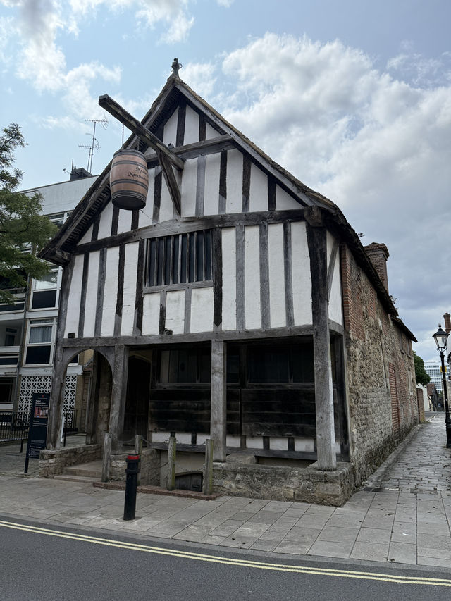 A Journey Through Southampton’s Old Town & Ruins: A Step Back in Time 🏰🌆