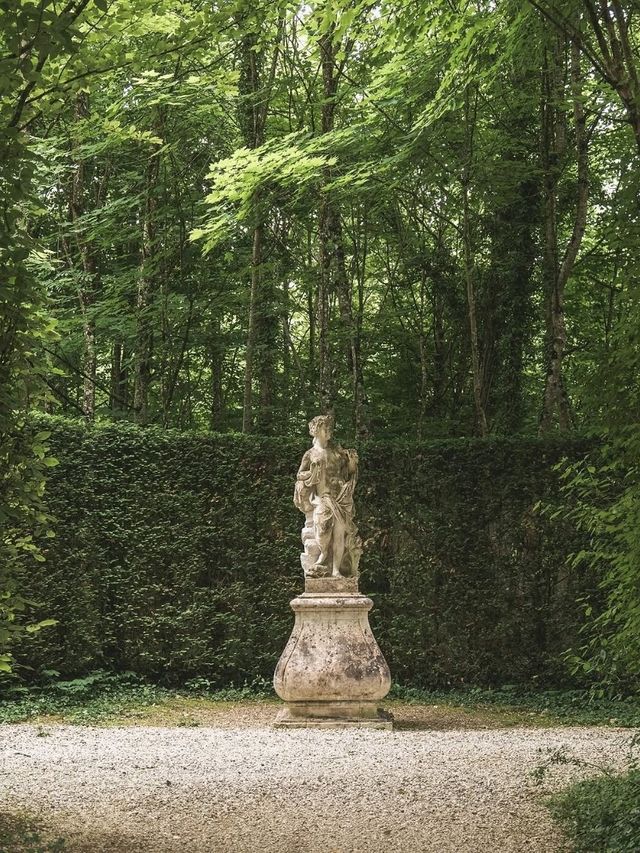 Château de La Motte-Tilly: Elegance on the Banks of the Seine