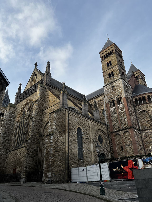 ⛪✨ Basilica of Saint Servatius – The Soul of Maastricht’s Sacred Past 🇳🇱📜  