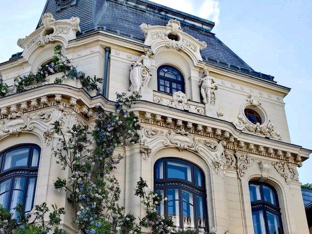 Bucharest: Between Past and Future 🌆