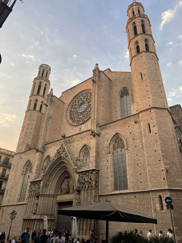 🏖️ Barcelona: Architecture, Beaches & Vibrant Life