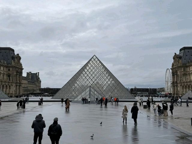 🎨 Top 10 Louvre Attractions + Spooky Halloween Vibes! 👻
