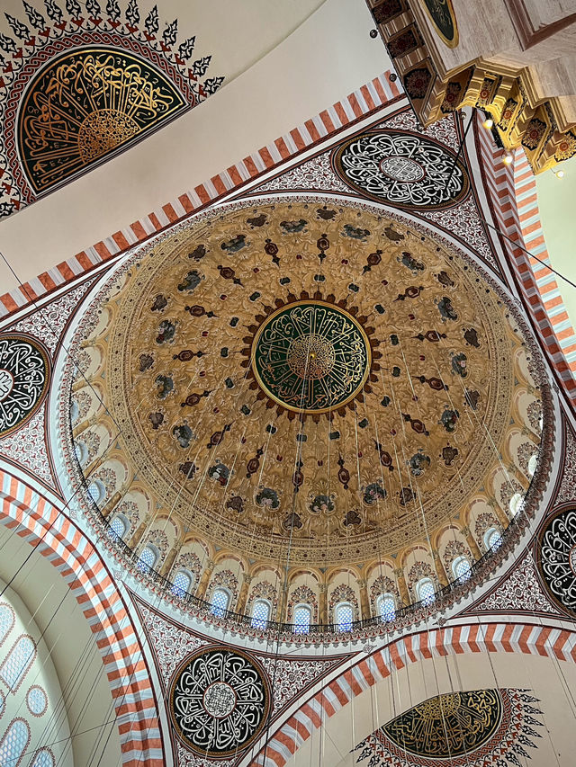 🇹🇷 Мечеть Сулеймание — одна из самых красивых в Стамбуле. 🇹🇷 Мечеть Сулеймание — одна из самых красивых в Стамбуле.