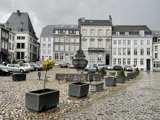 스타블로(Stavelot)는 벨기에 왈롱 지역 리에주주 동부, 수려한 경관을 자랑하는 아르덴 산맥에 위치해 있으며 인구는 약 7,000명입니다.