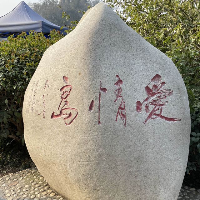 【桂林市街地・象山】風景区と繁華街どちらも楽しめます