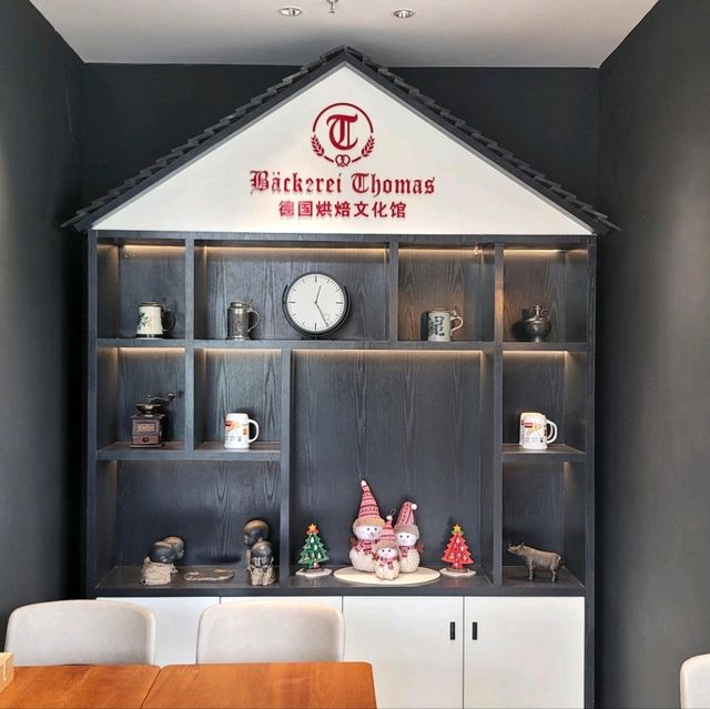 Authentic German Delights at Backerie Thomas 🥨🍰