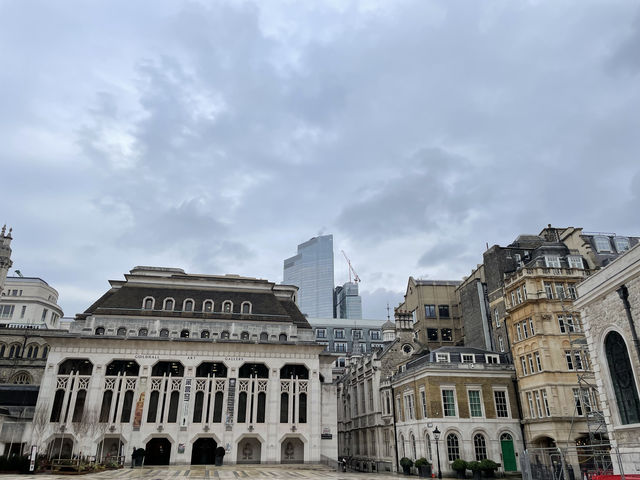 London City Hall | Encounter with the ancient Roman Colosseum