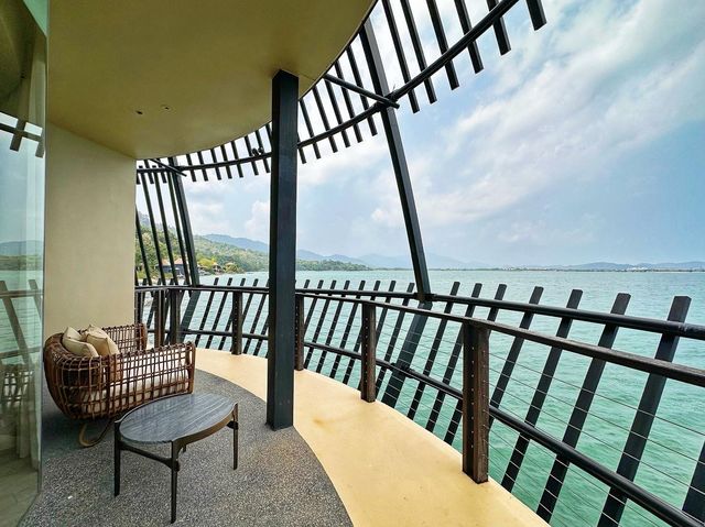 The Ritz-Carlton in Langkawi not only has amazing rainforest breakfast, but also fantastic sea SPA.