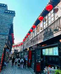 江蘇鎮江市西津渡古街，一眼望千年唐代詩人張祜《題金陵渡》