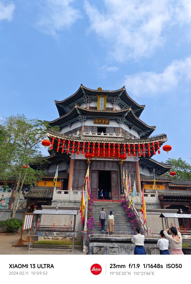 第二天，天氣晴朗，太陽一出，短袖即可，不然爬山會很熱