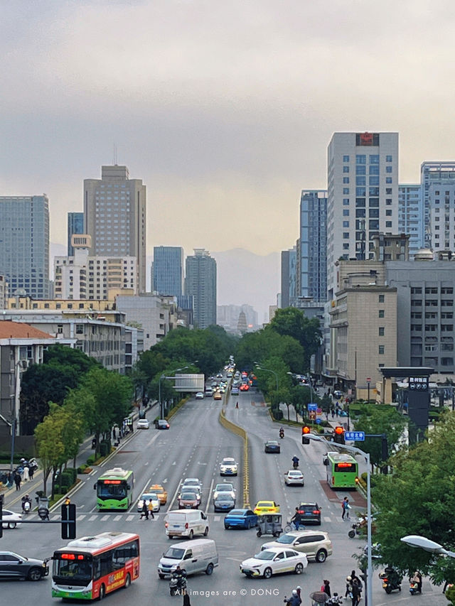 When visiting Xi'an, one must surely make a trip to the Xi'an City Wall, right? When visiting Xi'an, one must surely make a trip to the Xi'an City Wall, right?