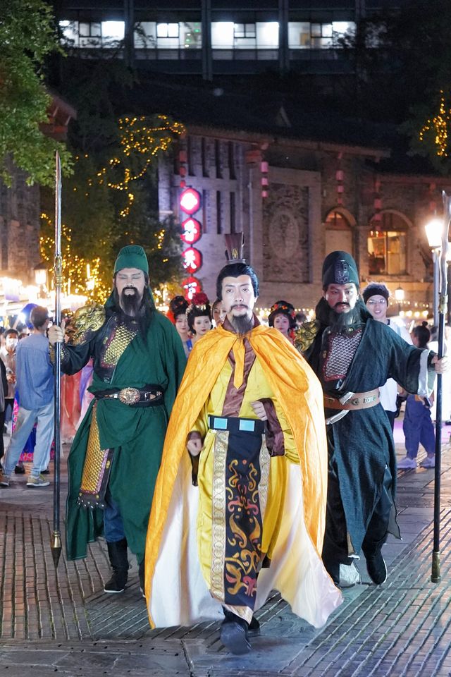 我敢說！全成都人都來這個國風夜市了吧！