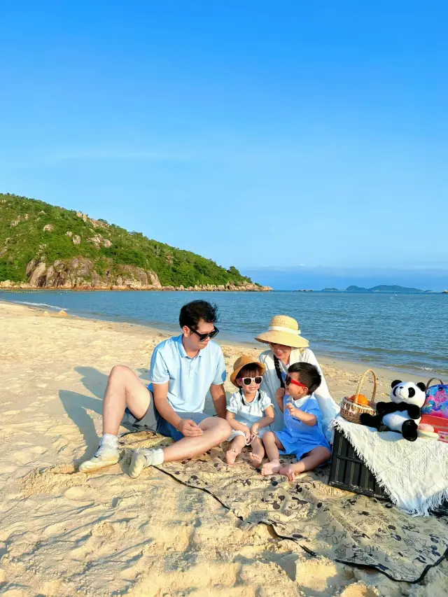 Compared to Shuangyue Bay, I have a deeper affection for this niche beach camping spot for strolling with kids