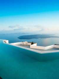 🌟 Santorini's Grace Hotel: A Gem on the Cliffs 🌅