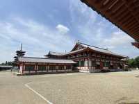 水稻田間，遙看藥師寺