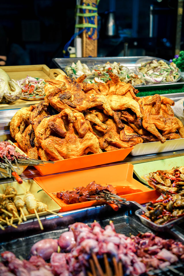 新疆阿克蘇老街夜市｜融入新疆夜生活品美食看雜技