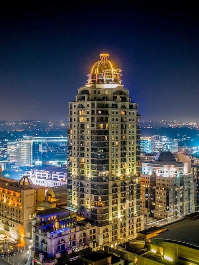 🌟 Sandton's Luxe Sleeps: Michelangelo Towers 🏨✨