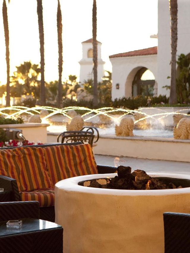 🌴🌊 Huntington Beach Haven: Ultimate Resort Bliss 🏖️🛏️