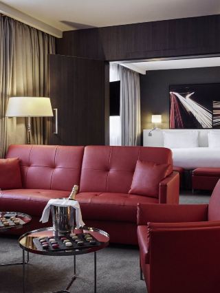 🌟 Parisian Chic: Stay at Pullman Paris la Défense 🏨✨