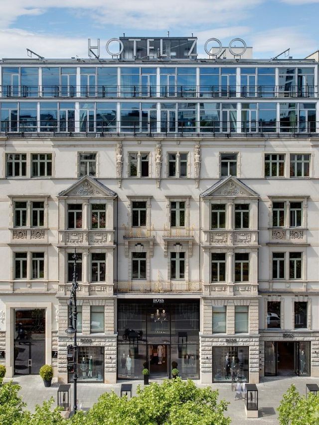 🌟 Berlin's Iconic Hotel Zoo: A Blend of Glamour & History 🏨✨