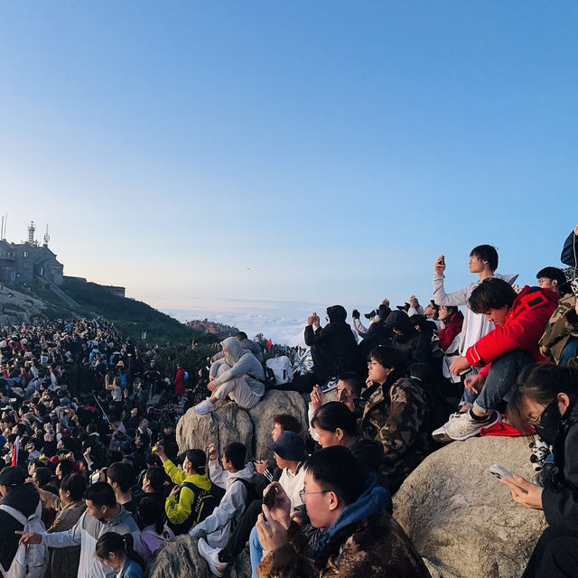 “To witness sunrise at Mount Tai aka (泰山)”