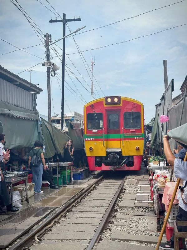 曼谷鐵道市場與水上市場探險 🚂🌊