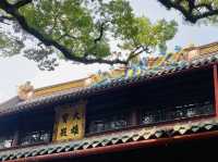 寧波阿育王寺：古剎梵音，歷史傳承與文化瑰寶。