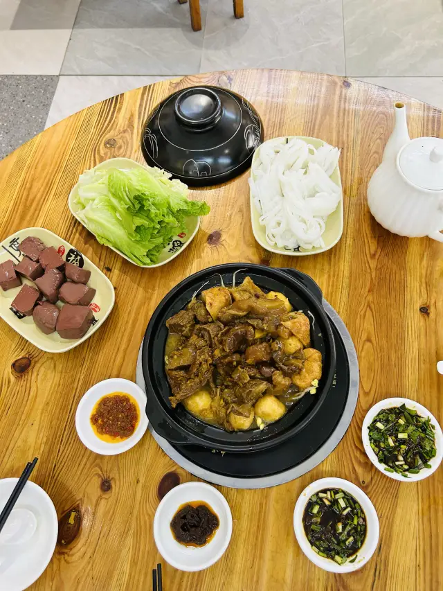 현지인들의 숨은 보물 같은 소내장 전문점.