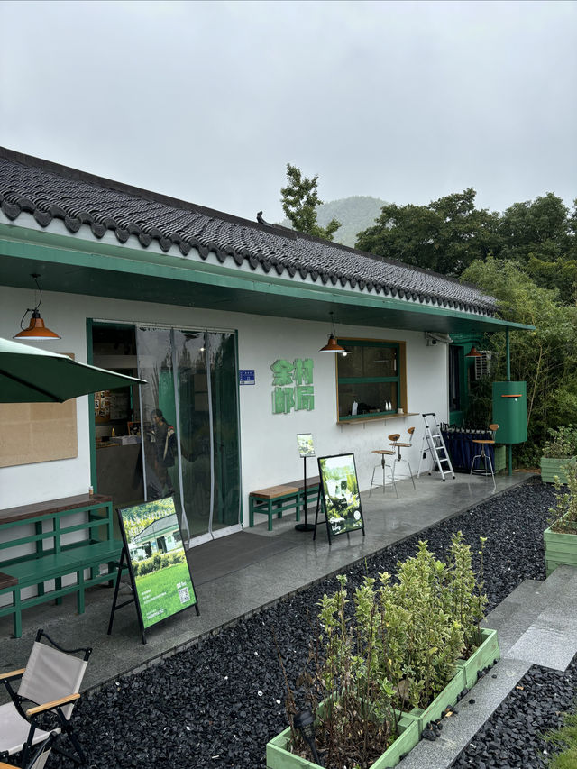 逃離上海丨住進山裡泡湯發呆盪鞦韆。