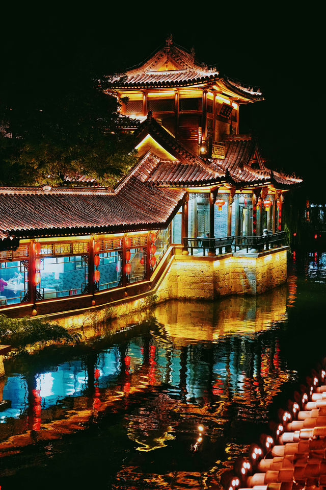 天下第一莊，台兒莊的夜景美不勝收。
