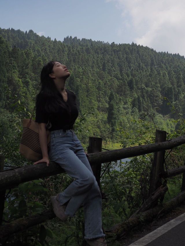周末在大山裡拍照露營兩不誤。