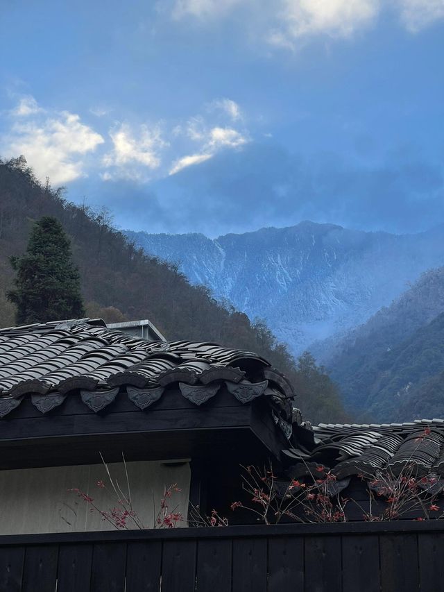 海螺溝最美溫泉酒店-二山來溫泉度假酒店