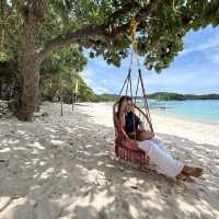 Pinkywhite Beach and Blue oceanicwater