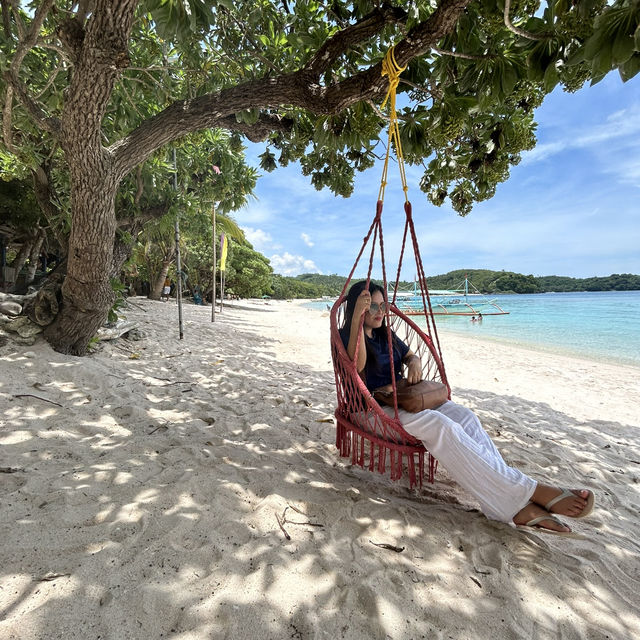 Pinkywhite Beach and Blue oceanicwater