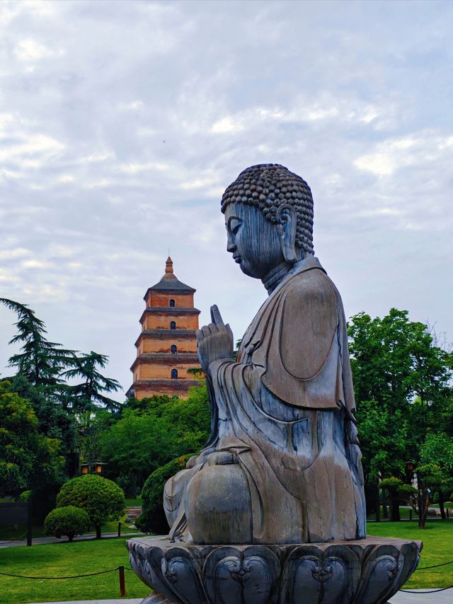 西安漢服體驗｜夢回長安·漢服拍照取景攻略