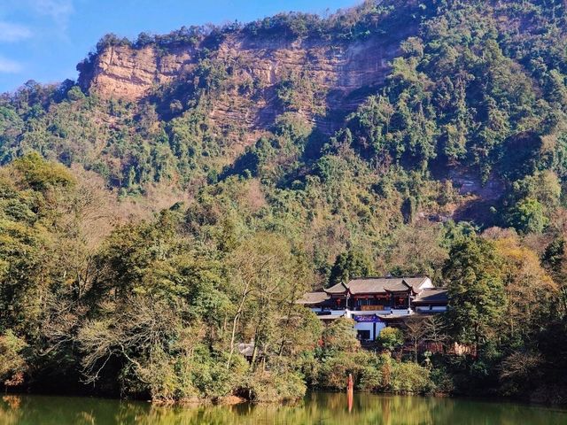 Discover Qingchengshan: Sacred Temples, Stunning Views☯️
