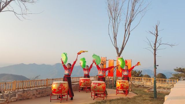◔.̮◔自帶超美全景落地玻璃嘅山頂民宿！