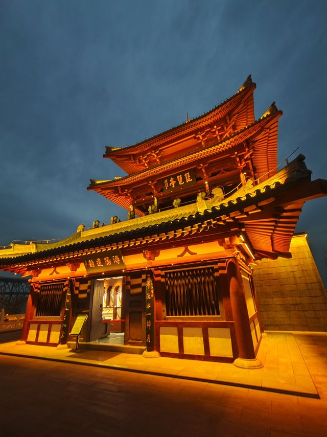 先有琵琶行還是先有琵琶亭？夜色醉人