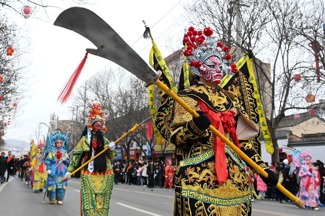 陝西隴縣，黃土地上的狂歡節