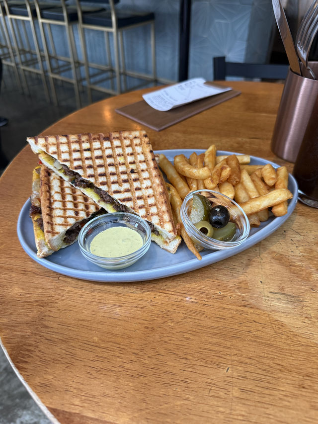 Brunch Of Champions in Taipei, A Brunch Menu Like No Other - Mediterranean vibes ☀️🧇☕️
