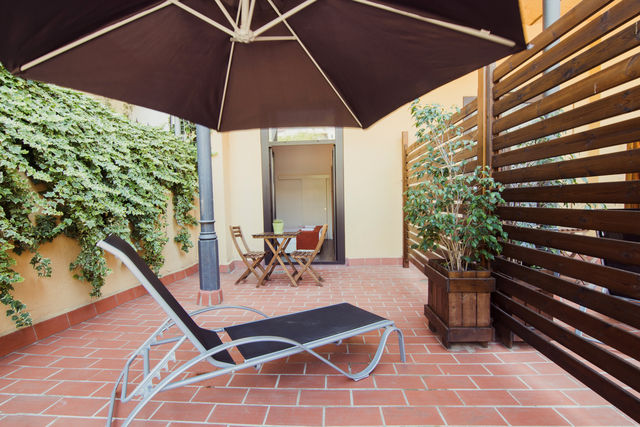 巴塞羅那居住旅館 | Barcelona Living Inn   地址：Gran Via d