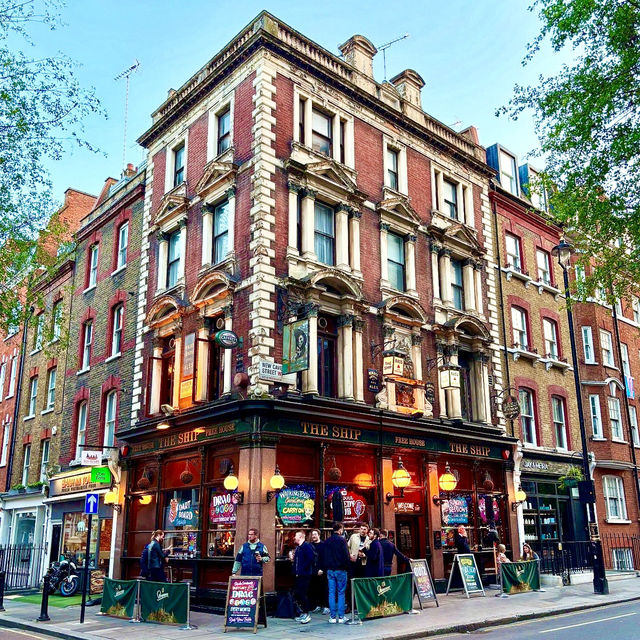 Central London’s Most Warm and Welcoming Pub Experience: The Ship! 🍻  