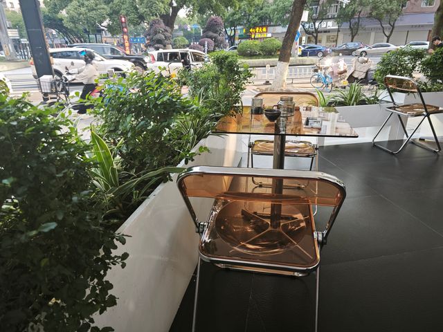 救命！喺酒店拍戲俾人圍觀…原來呢個係現實版「浪漫刺客」！