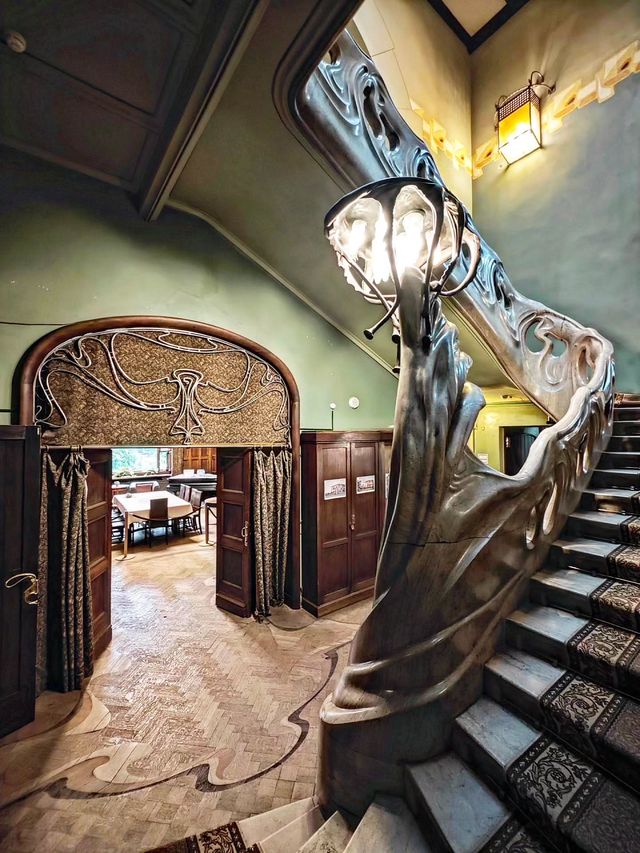 莫斯科Art Nouveau｜現代主義中的夢幻樓梯