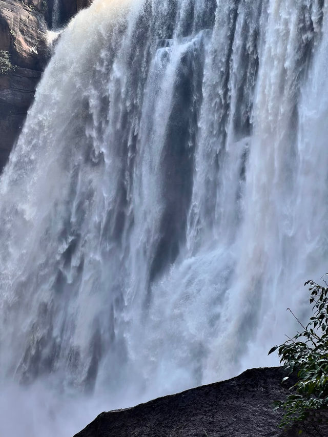 這是一份非常詳細的赤水丹霞大瀑布旅遊攻略，希望能助您暢遊這座「長江丹霞第一瀑」！