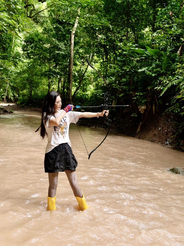 基諾山雨林穿越森林溪流