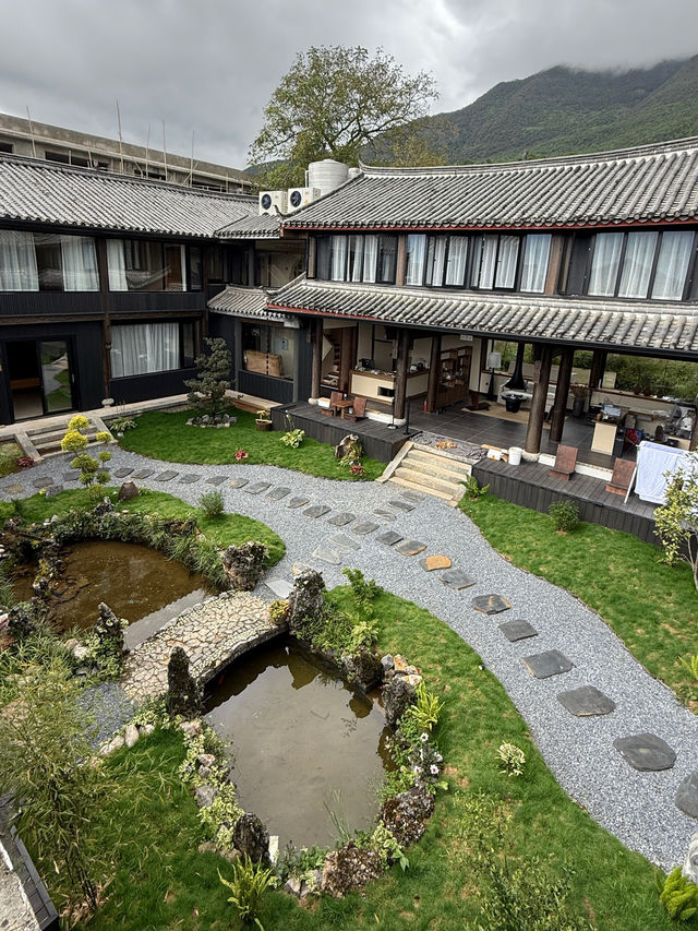 麗江玉龍雪山下的有風小院
