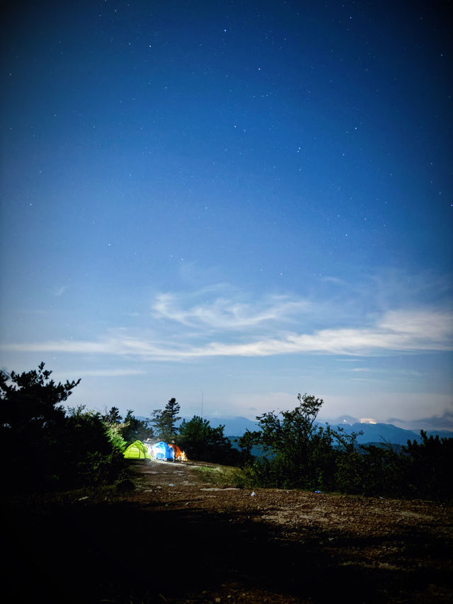 龍溪水庫邂逅一場盛大的寂靜輝煌，夜宿大雷山與星海共眠