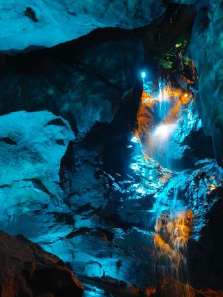 Hongyan Wonderland · Underground Porcelain World: A Porcelain Charm Spectacle in a Billion-Year-Old Karst Cave